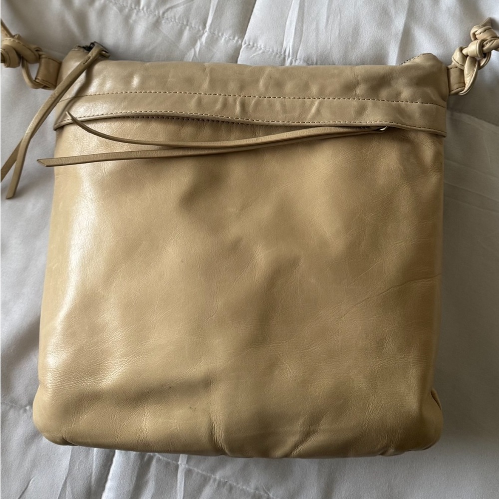 Elegant Tan Leather Crossbody Bag